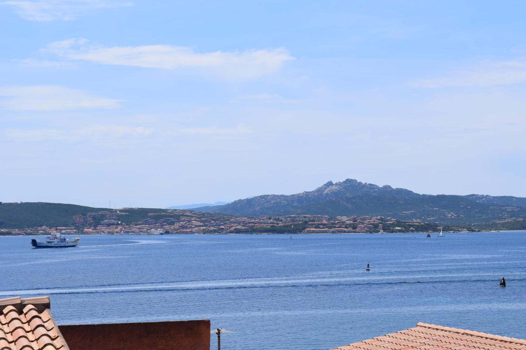 Appartamento Vista Mare A La Maddalena 马达莱纳 外观 照片